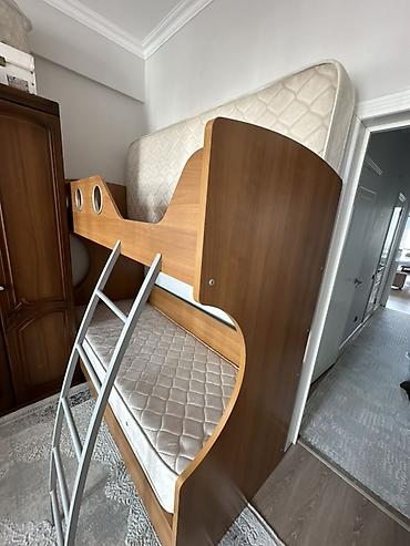 bunk bed: Кровать 2 ярусная с матрасами -Спальное место 80х200 -Состояние — 1