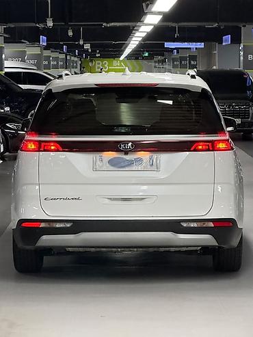 Kia: Kia Carnival: 2022 г., Минивэн — 26
