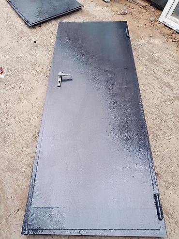 seyf demir qapi: Metal qapı – tək qanad - Material: polad/metal vərəq - Rəng: tünd — 1