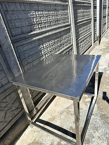 Профессиональный рабочий стол из нержавеющей стали. - Материал