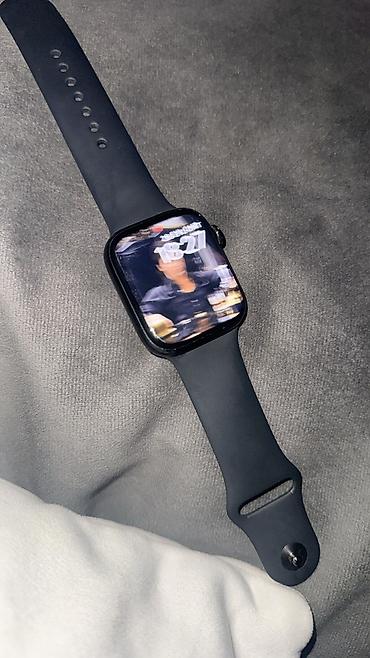 Smart saatlar: Apple Watch Series 7, 45 mm, qara alüminium korpus və qara silikon — 4