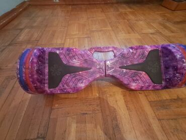 Giroskuterlər: Özünütarazlayıcı elektrikli skuter (hoverboard) – kosmik dizayn -