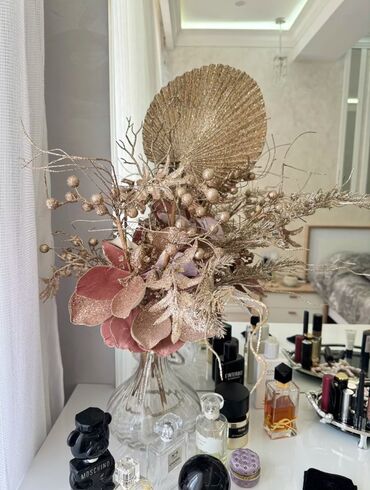 Süni güllər: Her biri satiwda qiymetle bagli wapla elaqe saxlayin — 7