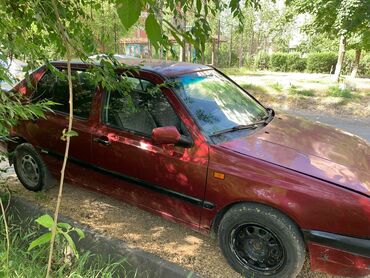 Volkswagen: Volkswagen Vento: 1995 г., 2 л, Механика, Бензин, Седан
