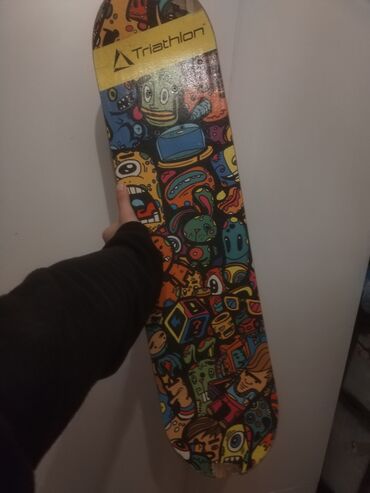 skeyt board: Skate board sadəcə aşağı hissəsində qırıq var. Ama original və çox