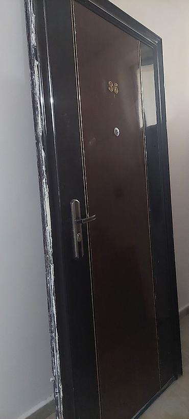 Dəmir giriş qapısı - Material: möhkəm metal konstruksiya, xaricdən