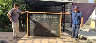 цветочная ваза: Меню-борд Roslin Coffee Lounge — большая двусторонняя меловая доска в