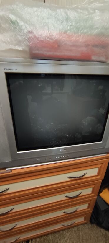 Продам. два телевизора LG FLETRON 54 и72 см. микроволновую