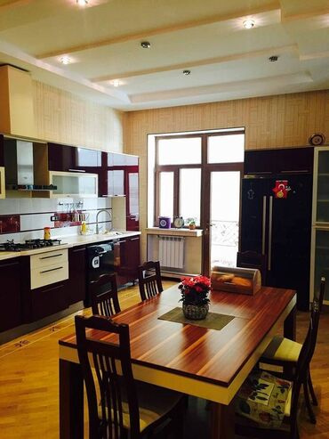 Ofislər: Nəsimi rayonu, “Cəlil Məmmədquluzadə” küçəsində, “AzərTürk Bank”a — 7