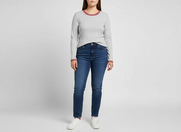 t shirty fsbn: FB Sister, Women`s T-shirt, size XL