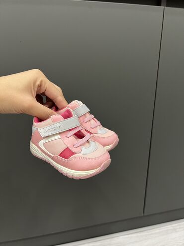 высокая детская обувь: Детская обувь 19 размер ( практически новые)