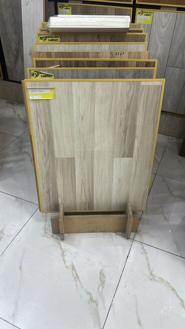 Laminat: Ağac naxışlı laminat döşəmə paneli - Təbii ağac teksturasını verən — 10