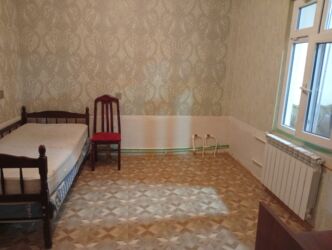 Uzunmüddətli kirayə mənzillər: Tecili Ramani Savxoz da Yola yaxin 3 otaqli temirli Adelni heyet evi — 17