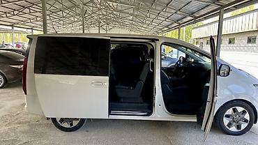 Hyundai: Hyundai Staria: 2022 г., 2.2 л, Автомат, Дизель, Минивэн — 10