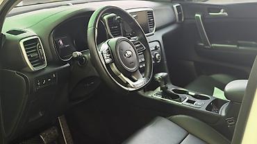 mersedes 212: Kia Sportage: 2021 г., 1.7 л, Автомат, Бензин, Фастбек — 9