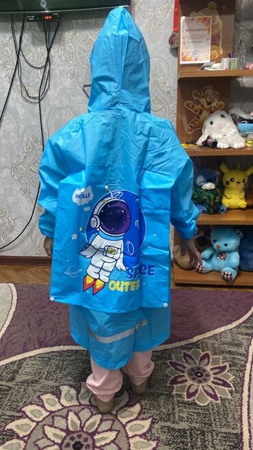 дождевой: Детский непромокаемый дождевик с капюшоном. Особенности: - Материал