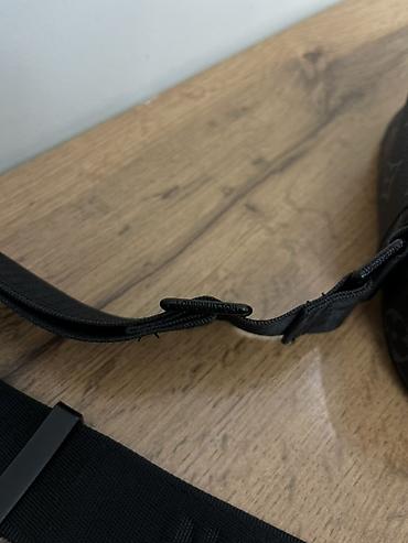 Барсетки: Барсетка, Louis Vuitton, Материал: Натуральная кожа, Застежка на магните, Регулируемый ремень, Множество карманов, Б/у — 7