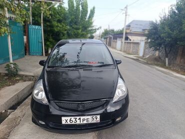 gps трекеры: Черный хэтчбек Honda Fit оснащенный номерными знаками X631PE 59