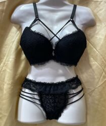 женские кружевные бюстгальтеры: Ölculeri var.Qara ve Qirmizi reng.Qadınlar üçün dəst – qara rəngdə