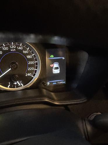 Toyota: Toyota Corolla: 2022 г., 1.8 л, Вариатор, Гибрид, Седан — 5