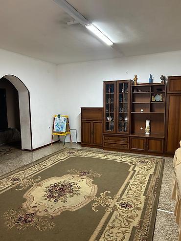 Продажа коттеджей и домов: Дом 2 этажа, площадь 206 м², участок 5 соток. Локация: Токолдош, ул — 3