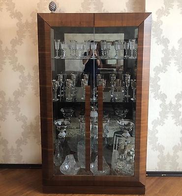 Şüşəli dolab vitrini, İşlənmiş, Ünvandan götürmə