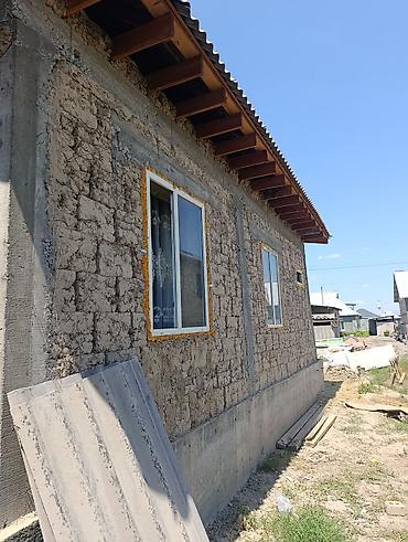 Продажа полдома: Одноэтажный дом в стадии строительства. - Материал стен: саман — 5