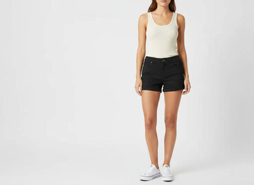 krótkie spodenki z bocznymi kieszeniami: Divided, Shorts for women, size M