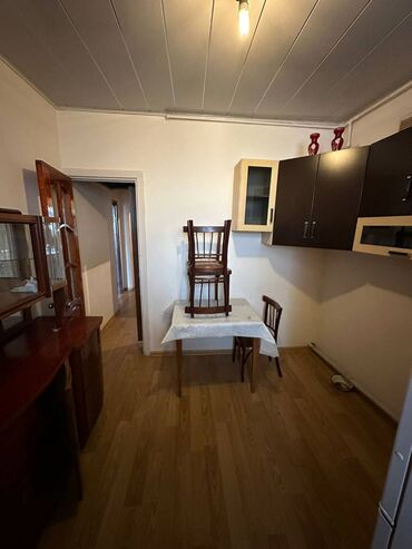 Uzunmüddətli kirayə mənzillər: Mənzil kirayə verilir. 3 otaq. Əmircan qəsəbəsində 5 mərtəbəli evin — 11