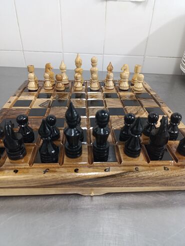 Шахматы: Шахматы размеры от 40см./до 70 см. Фигурки фишки отдельно есть