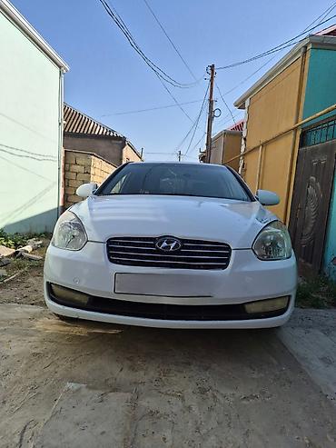 prius teker: Hyundai Accent: 1.4 l | 2009 il Sedan — 2