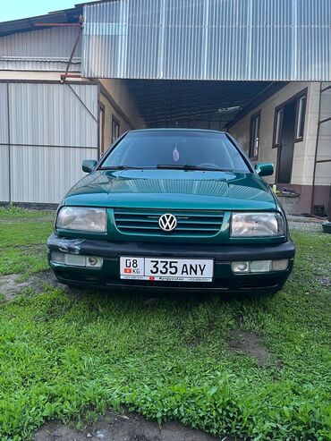 Volkswagen Vento: 1996 г., 1.8 л, Механика, Газ, Седан