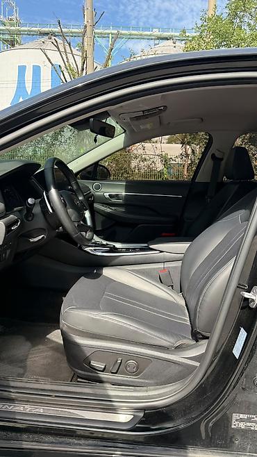 prius 30: Hyundai Sonata (седан, чёрный цвет) Основные характеристики: - Кузов — 8