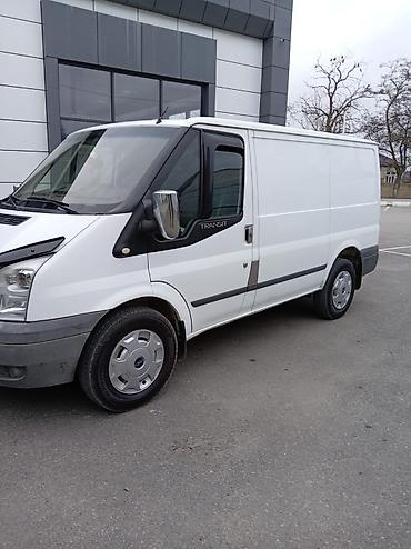ford transit salon: Ford Transit yük furgonu - Gövdə: Ağ rəngli qapalı furgon, yan — 2