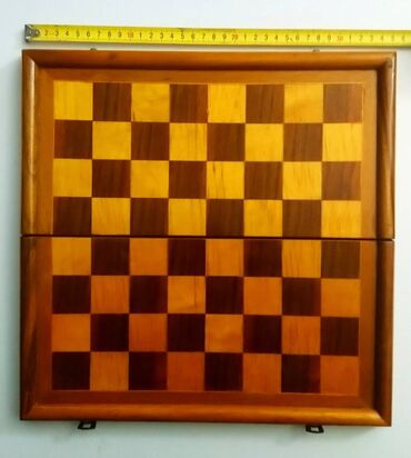 Društvene igre: Šah mahagoni cena 6000din.prodajem!   — 8