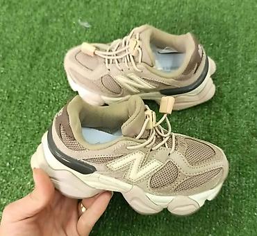 canali majice: Patike New Balance u bež/peščanoj nijansi, lifestyle/model „dad shoe“ — 2