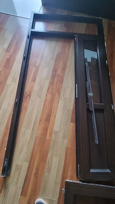 islenmis plastik qapi: PVC qapı dəsti – şüşəli, tünd ağac tekstura - Material: PVC profil — 2