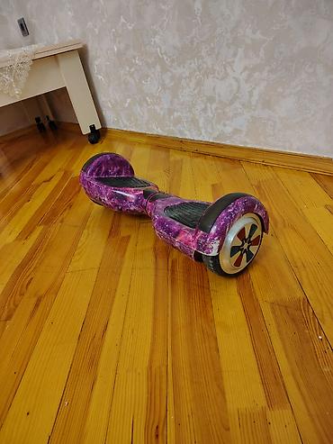 hoverboard aparatı 2 el: Hovərbord – parlaq bənövşəyi/kainat dizaynı, LED işıqlar və Bluetooth — 3