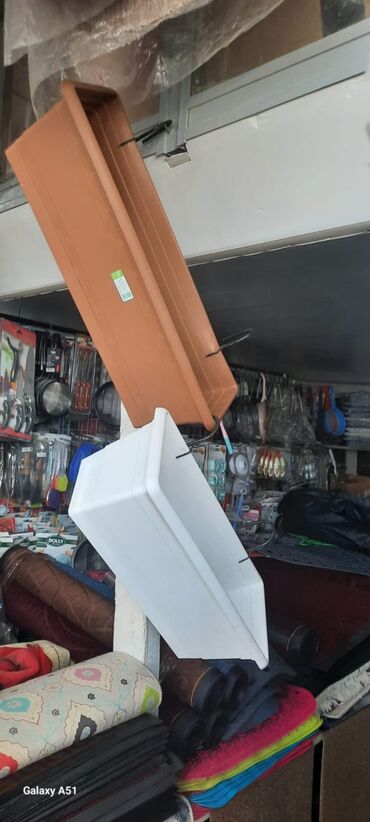 Məişət kimyəvi maddələri: Dibçək gül qabı asılan, yumru və düzbucaqlı Dibcek qabi asilan