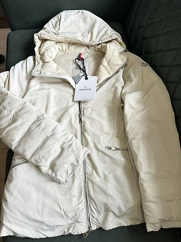 куртки монклер: Продаю новую пуховую куртка Moncler с капюшоном, цвет — — 1