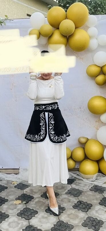 белое спортивное платье: Вечернее платье, А-силуэт, Длинная модель, С рукавами, XS (EU 34), S (EU 36), M (EU 38)