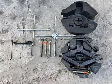 Инструменты для авто: ️☑️Запаска + Крепление Запаски ☑️Домкрат ☑️Буксированный Крюк — 2