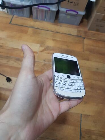 телефон fly fs510 nimbus 12: Blackberry Bold Touch 9900, 16 GB, rəng - Ağ, Zəmanət, Düyməli, Sensor