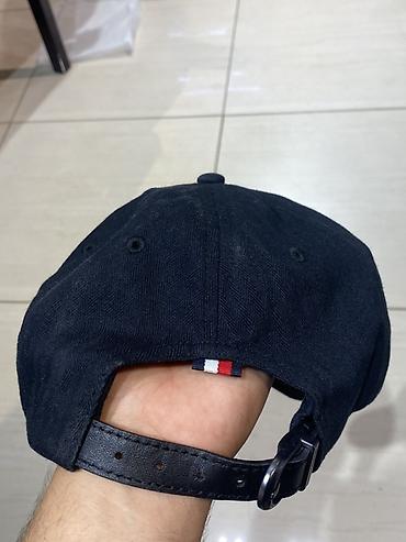 kepka satışı: Tommy Hilfiger kepkası – tünd lacivərt rəng. - Model: Baseball cap, ön — 2