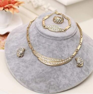 Setovi nakita: Set: Narukvica, Kruna, Minđuše, Materijal: Perlice, Cirkon, Biser — 3