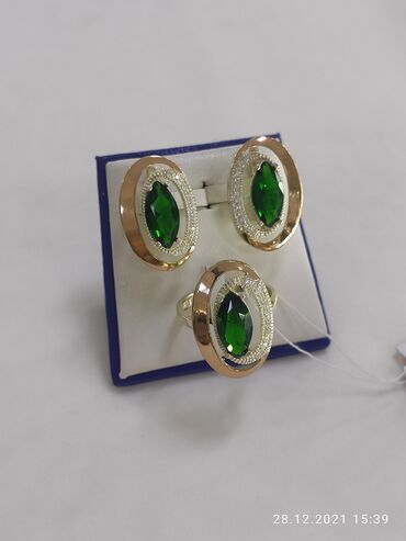 бриллиантовый набор серьги и кольцо: Серебро напыление золотом пробы 925 Камни фианиты Размеры имеются Есть