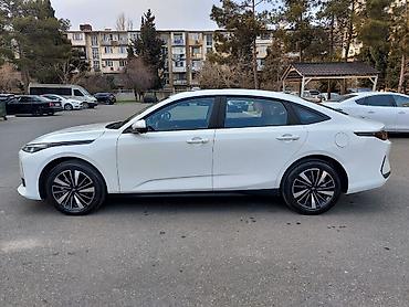 Chery: Model: Omoda A05 (sedan) Rəng: ağ Yanacaq sistemi: hibrid (benzin + — 6