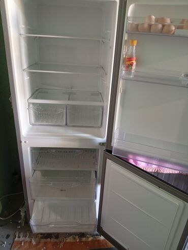 буферы на авто: Холодильник Indesit, Двухкамерный