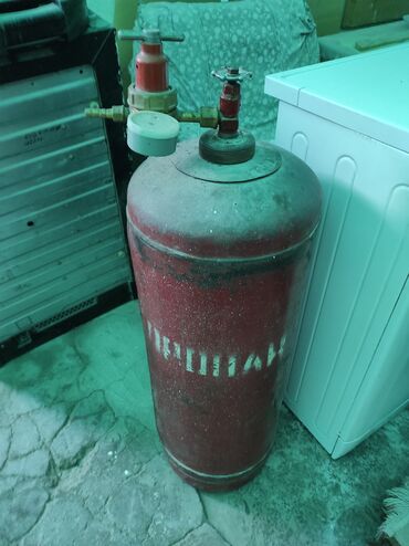 газовая горелка для отопления: Газовый баллон с клапаном и манометром, полбаллона газа. дёшево