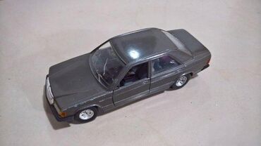 Figurice i makete: Burago Mercedes 190 e 1 prema 25Wely Taxy — 1